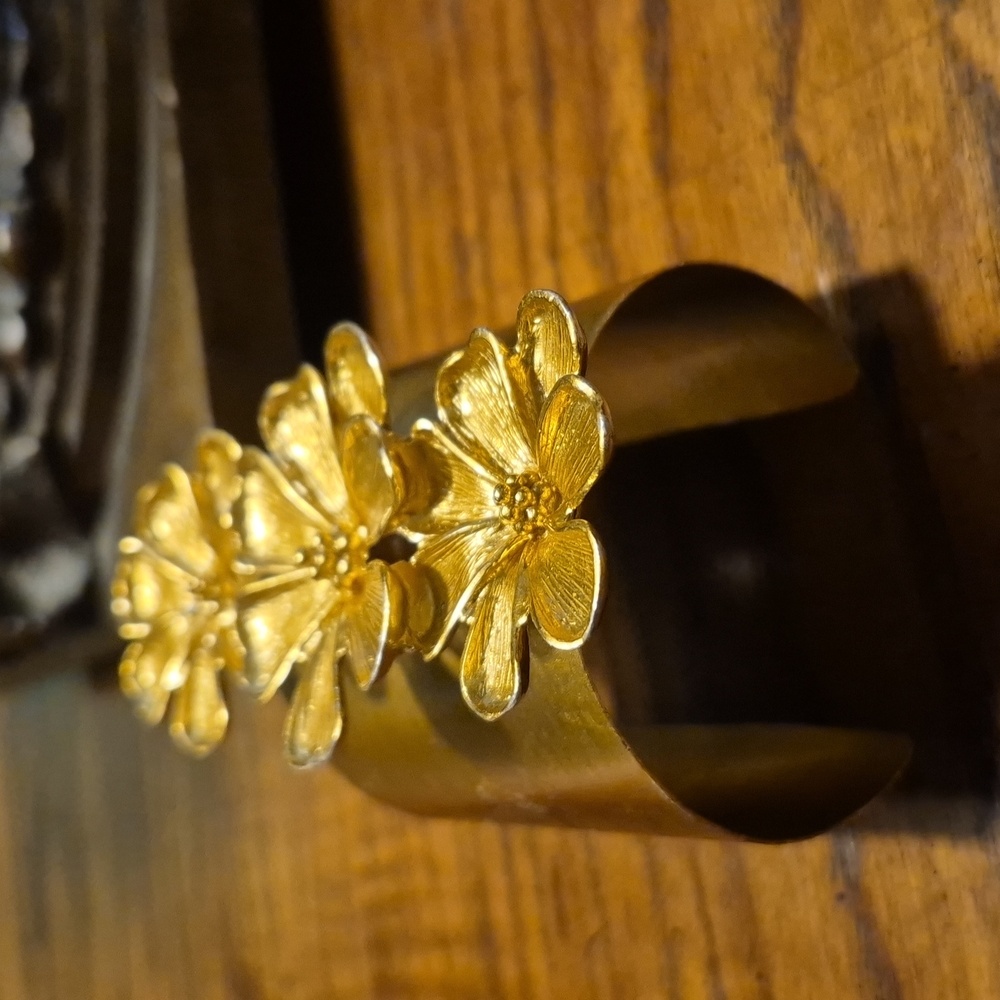 Zara metal rigid bracelet with flower appliqué Rare Find - Picture 6 of 9
